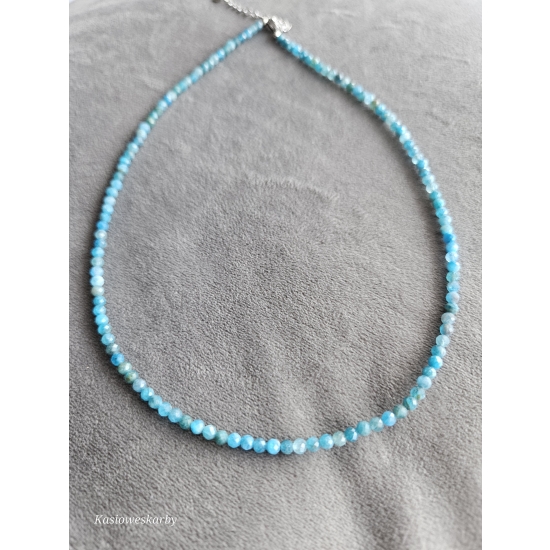 Naszyjnik z kamieni apatytu